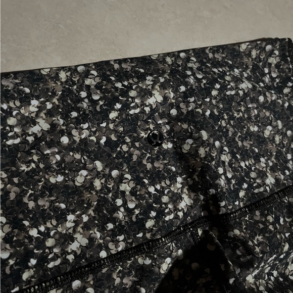 Lululemon confetti legging 7/8 size 4 - Picture 7 of 7